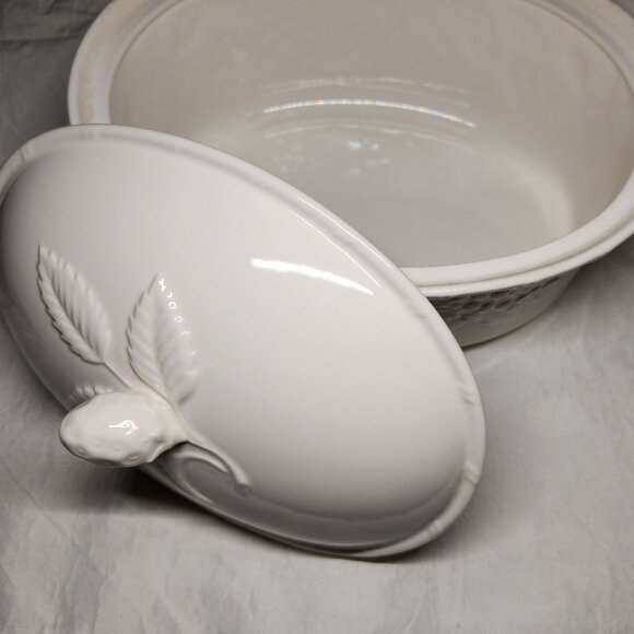 MIKASA English Countryside covered casserole dish 2 Qt ceramic with handles - Picture 7 of 8